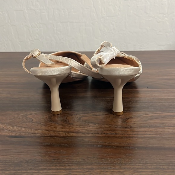 Lulus Women’s 9 Satin Pointed-Toe Slingback Ivory Pumps 90s Y2K Bridal Wedding - Picture 4 of 7